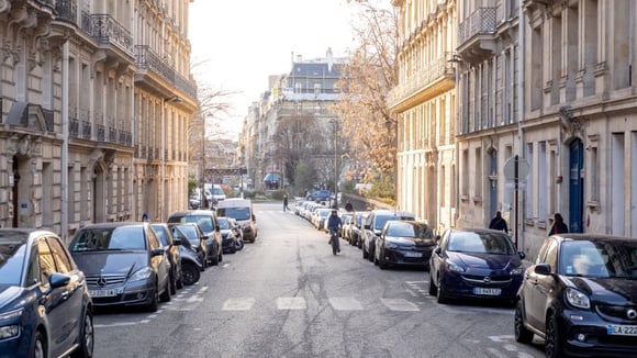 Le stationnement en surface à Paris peut coûter très cher, y compris au mois d’août.