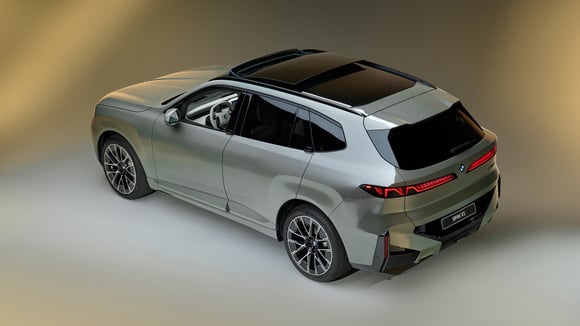 Le toit ouvrant est annoncé de série sur le nouveau BMW X5