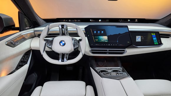 L’habitacle du BMW X5 reprend l’approche très numérique de la gamme récente