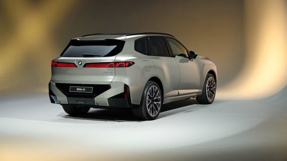 Le BMW X5 adopte des winglets à la place des poignées de portes