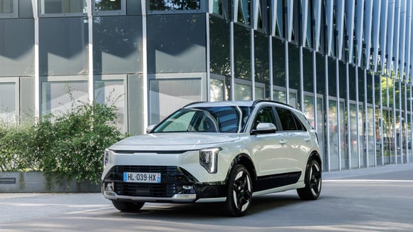 Le Kia Niro adopte une signature lumineuse verticale