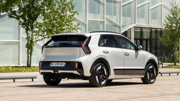 Le Kia Niro conserve ses dimensions : 4,43 m de long et 430 litres de coffre