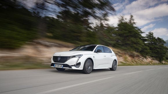 En Australie, une Peugeot 308 est encore vendue dans une version non restylée.