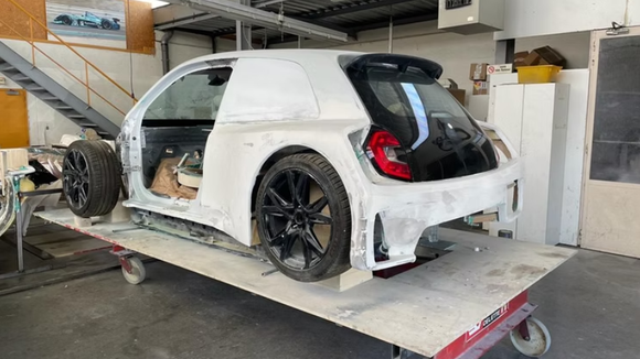 Carrosserie composite de The Toy, avec une évolution prévue vers la fibre de lin et de chanvre