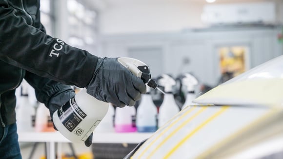 Comparatif TCS de nettoyants anti-insectes : un produit utile pour retrouver une carrosserie propre
