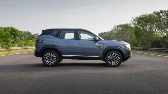 Vue de profil du Nissan Tekton, très proche du Duster