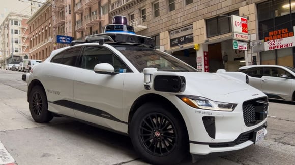 Un véhicule Waymo aurait bloqué la circulation lors d'une intervention de pompiers au Texas