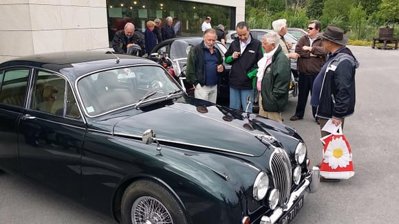 Un rassemblement peut réunir des voitures très différentes, de la populaire à la prestigieuse