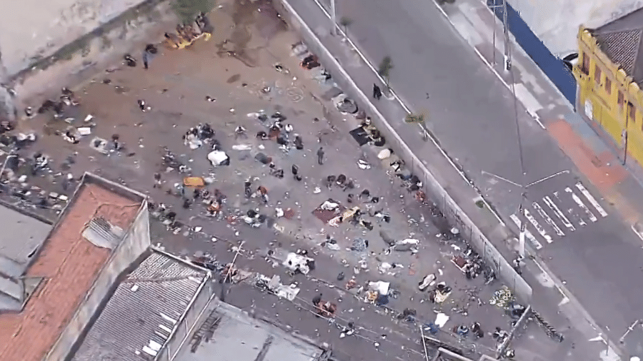 Prefeitura de SP ergueu muro na Cracolândia para confinar usuários de droga