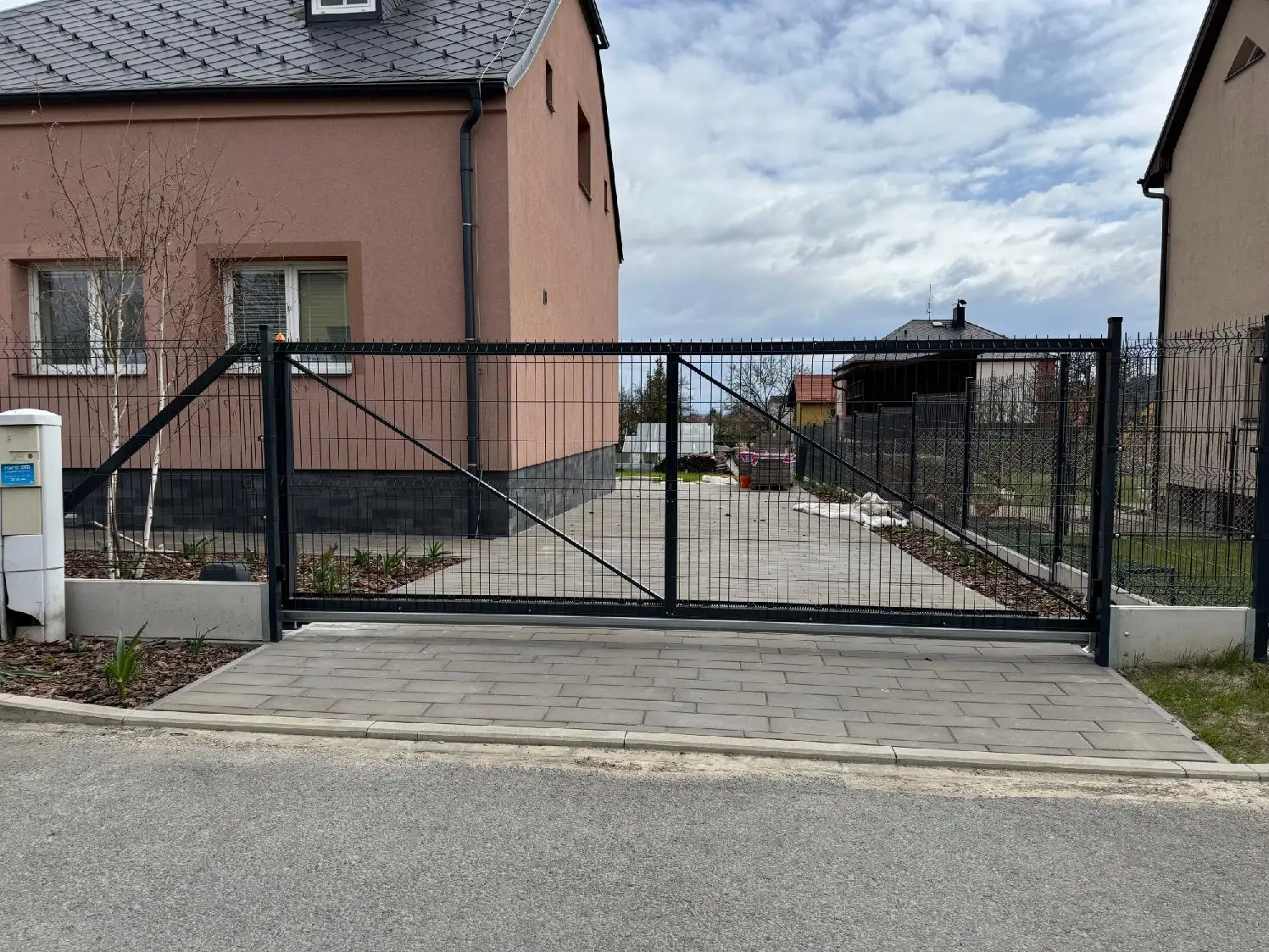 Naše realizace vjezdové brány