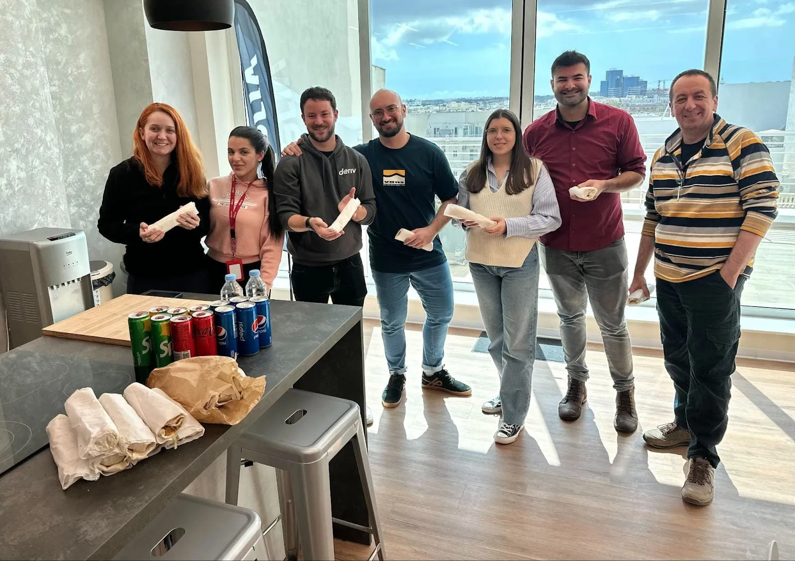 موظفو Deriv في مكتب مالطا