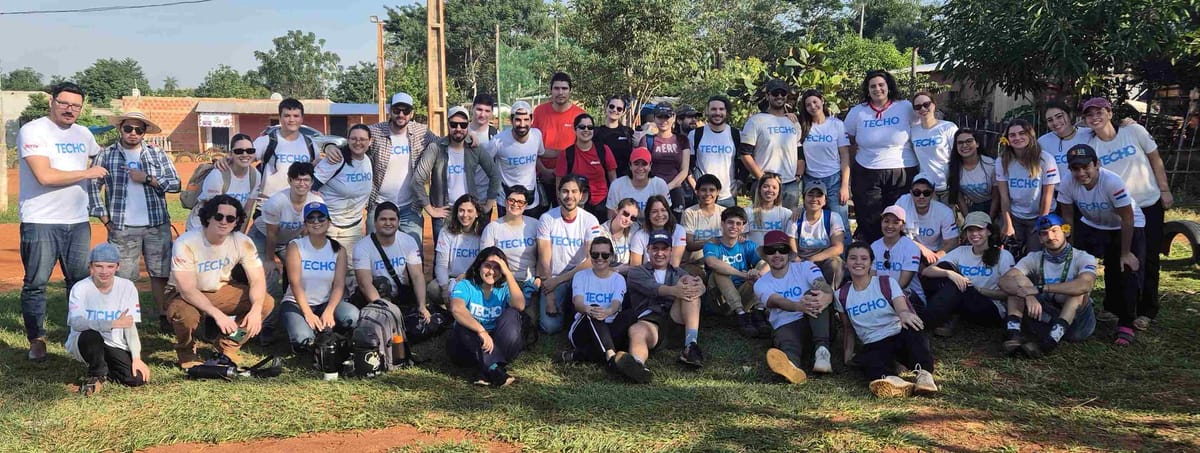 Group picture of Deriv Asuncion employees who volunteered for CSR activity.