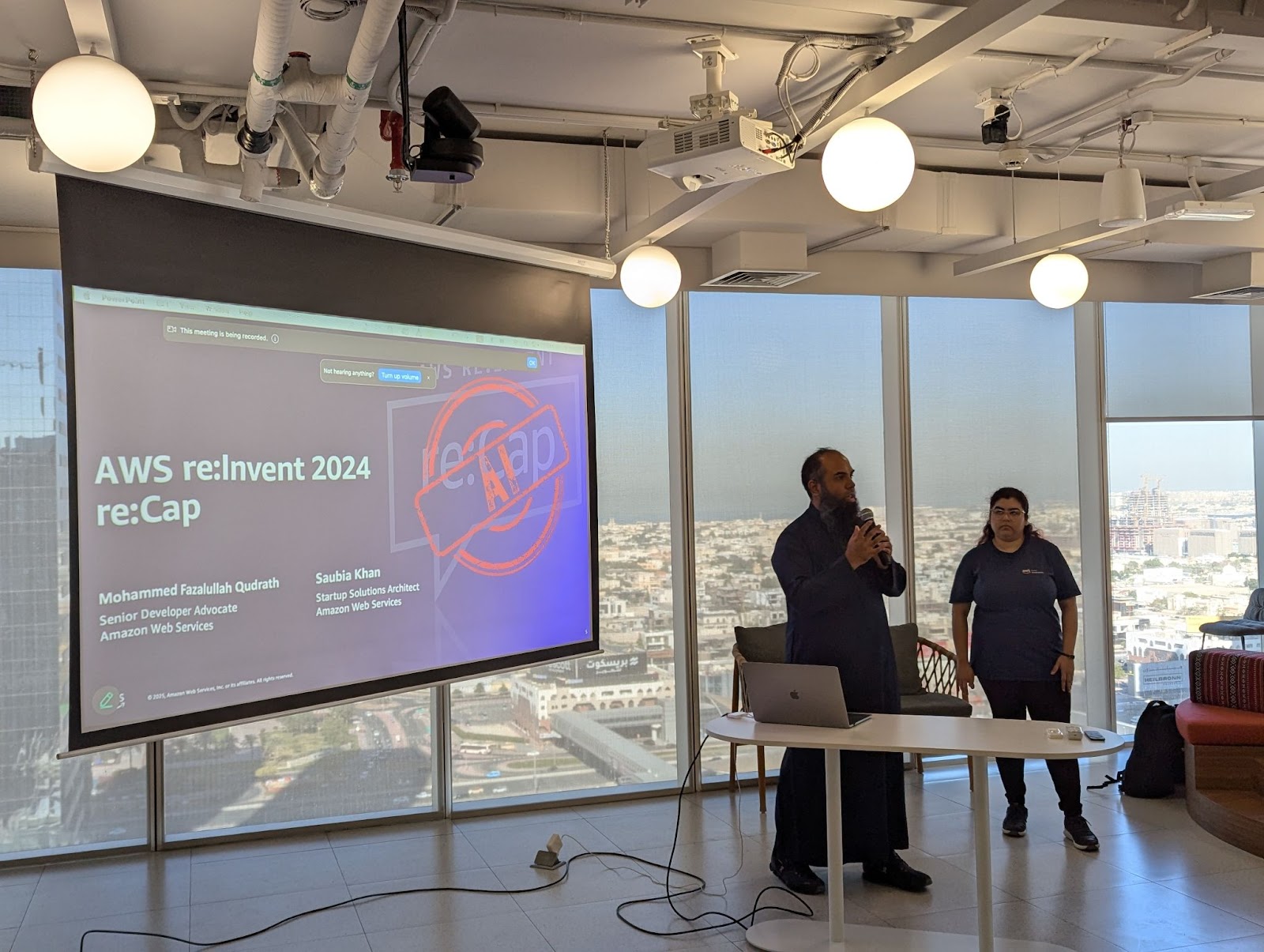 ملخص لاثنين من مقدمي العروض في فعالية AWS Re-Invent AI 2025 لأهم الرؤى والنقاشات من فعالية 2024.