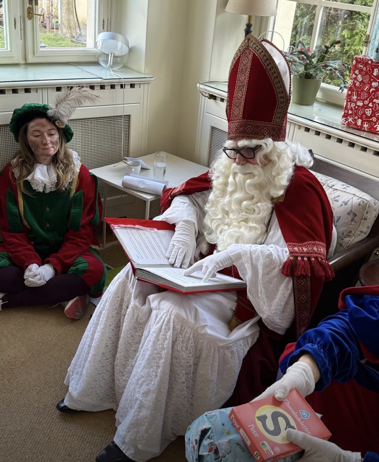 This past weekend, the CEO of Van Express, Koert Bloemers, put his usually busy schedule aside for something far more magical. After receiving an invitation by Ambassador Mina Noor, he spent his Saturday at the Dutch Embassy, in the role of Sinterklaas, surrounded by more than sixty excited children who were determined to uncover one mystery: Was he the real Sinterklaas… or just a very tall Dutchman with a surprisingly authentic beard?