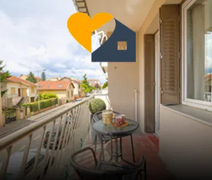 Delcamp bought a charming studio to live here: the living room.