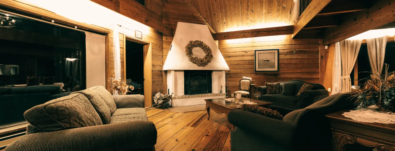 maison écologique en bois au milieu de la foret