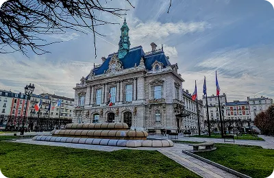 Real estate hunter in Levallois Perret
