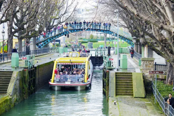 joli quai du canal saint martin