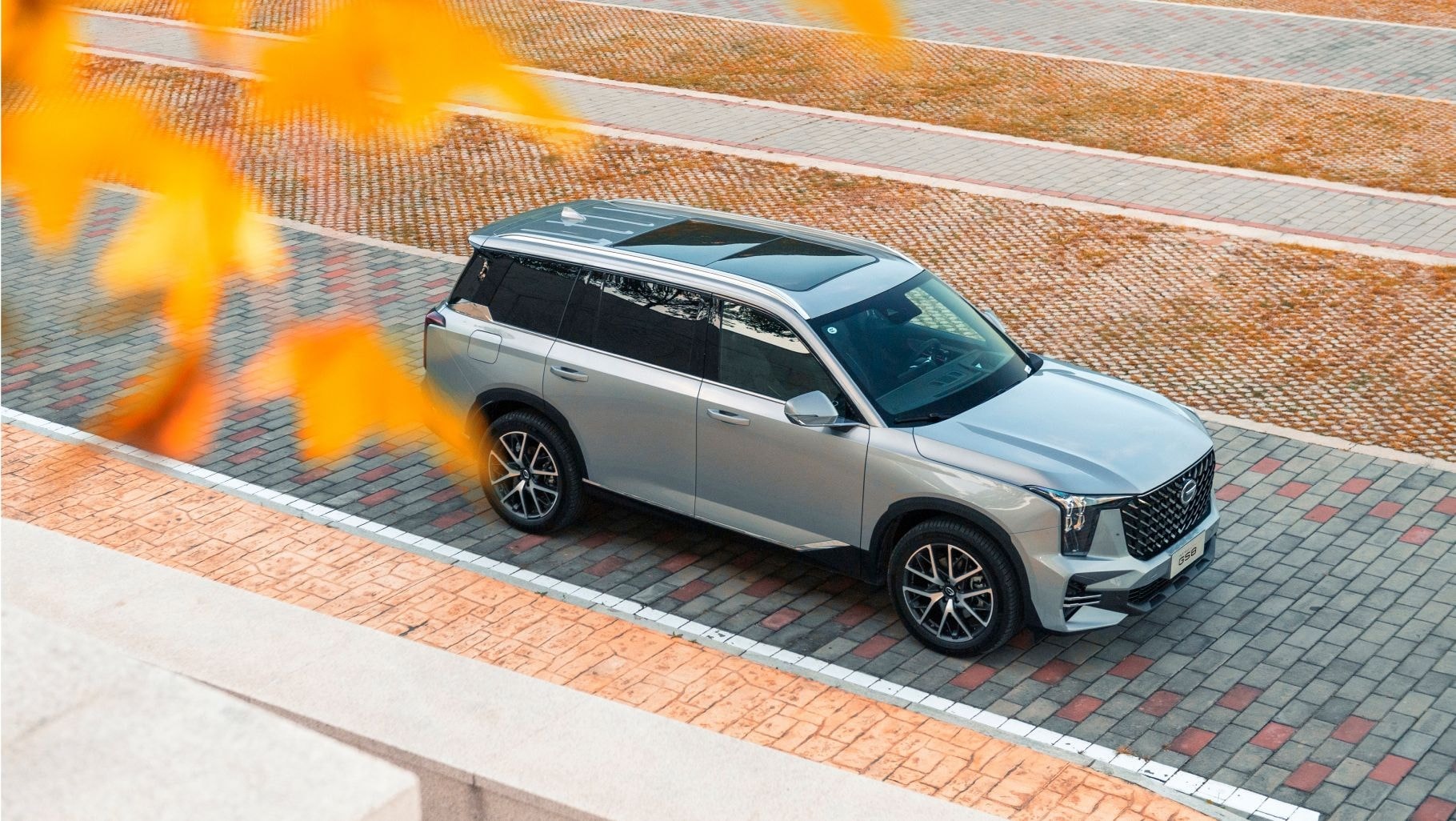 GAC GS8 on the road