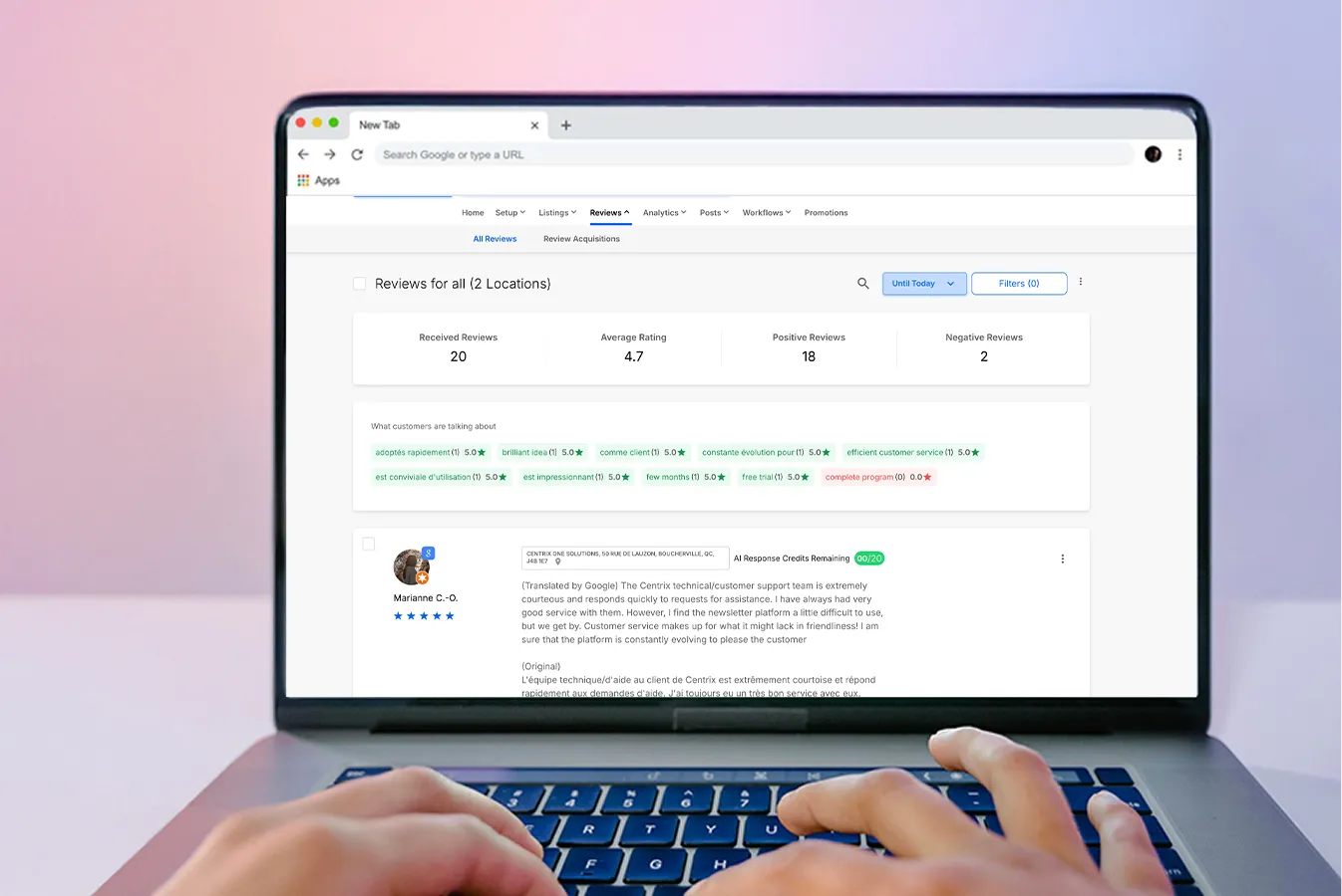 Laptop screen showing a customer review dashboard with ratings summary, positive and negative reviews, and a translated user review.