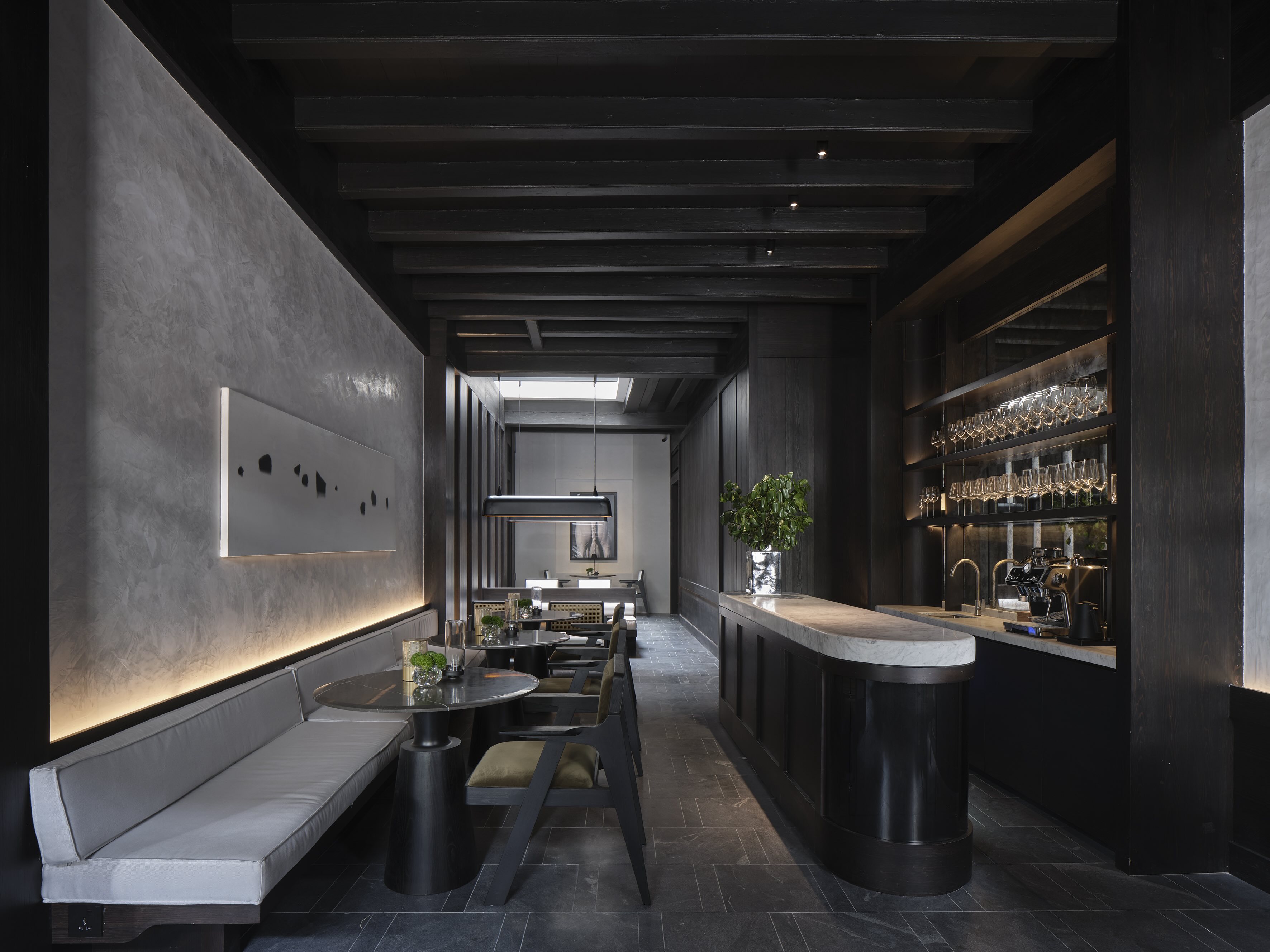 Lounge & Wine Bar