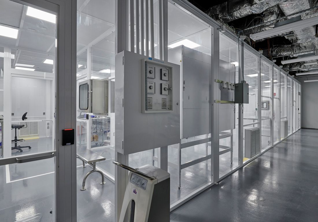 Cleanroom utility corridor and equipment