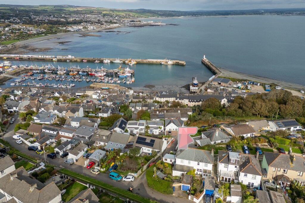 Newlyn 3 Bedroom Home with Stunning views