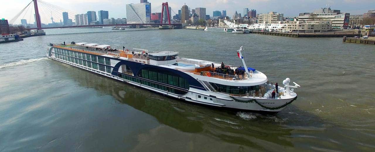 Gate one travel boat