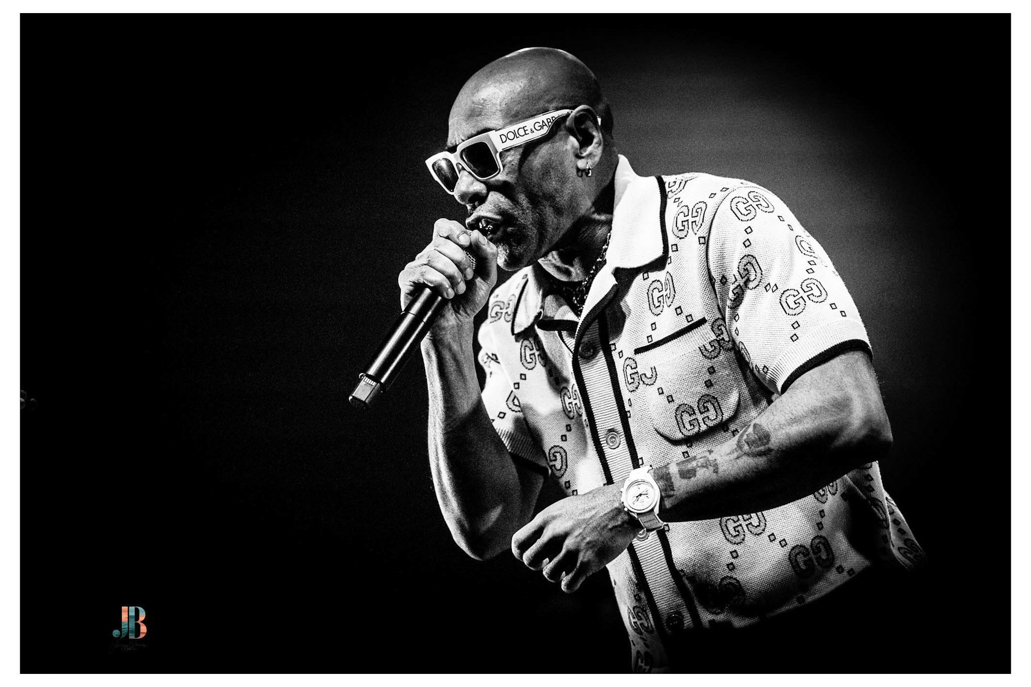 Nuttea en noir et blanc lors du concert des 25 ans d'Un signe du Temps