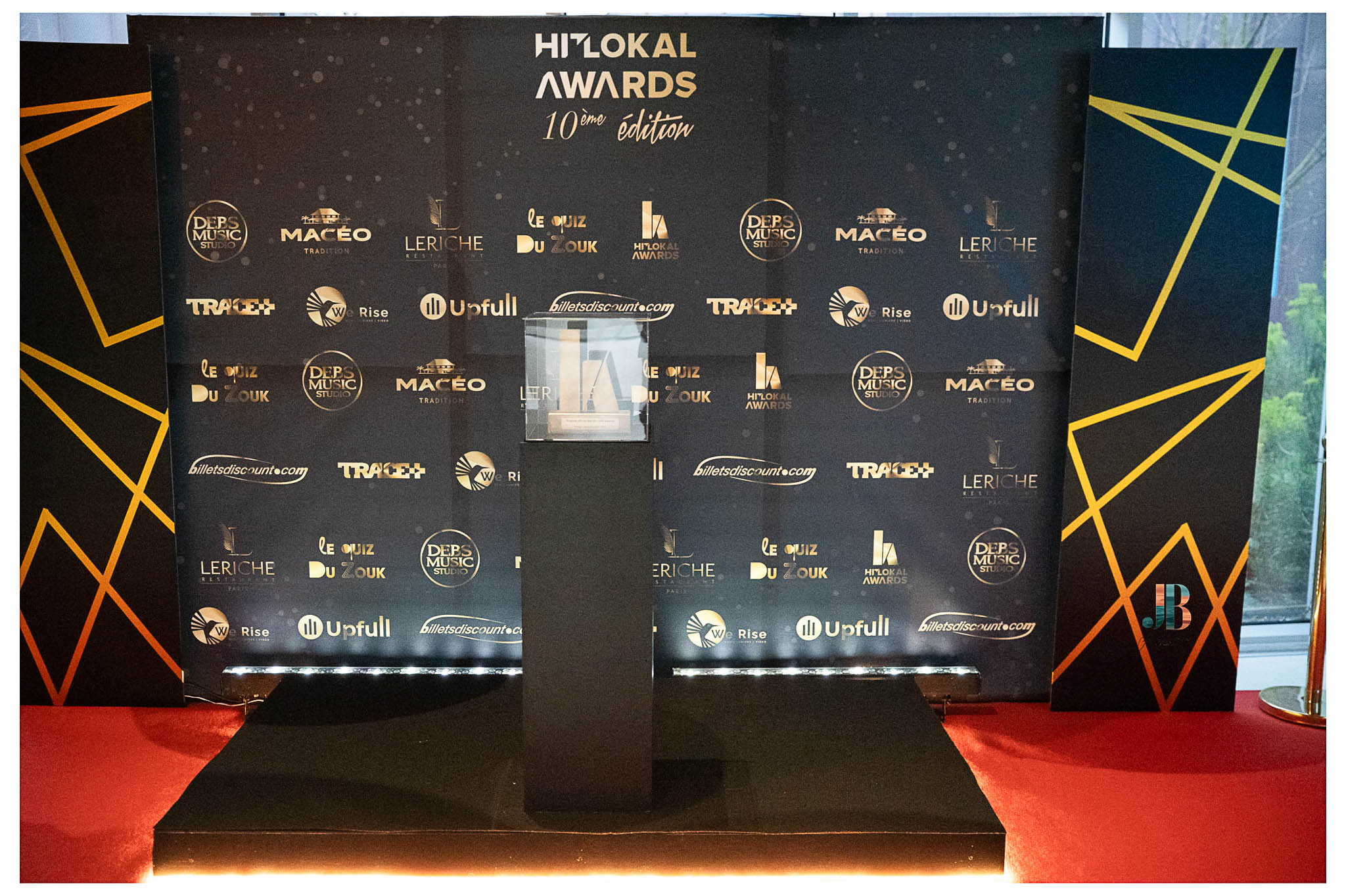 le Photocall avec les partenaires de l'évènement et le trophée Morgan Lima