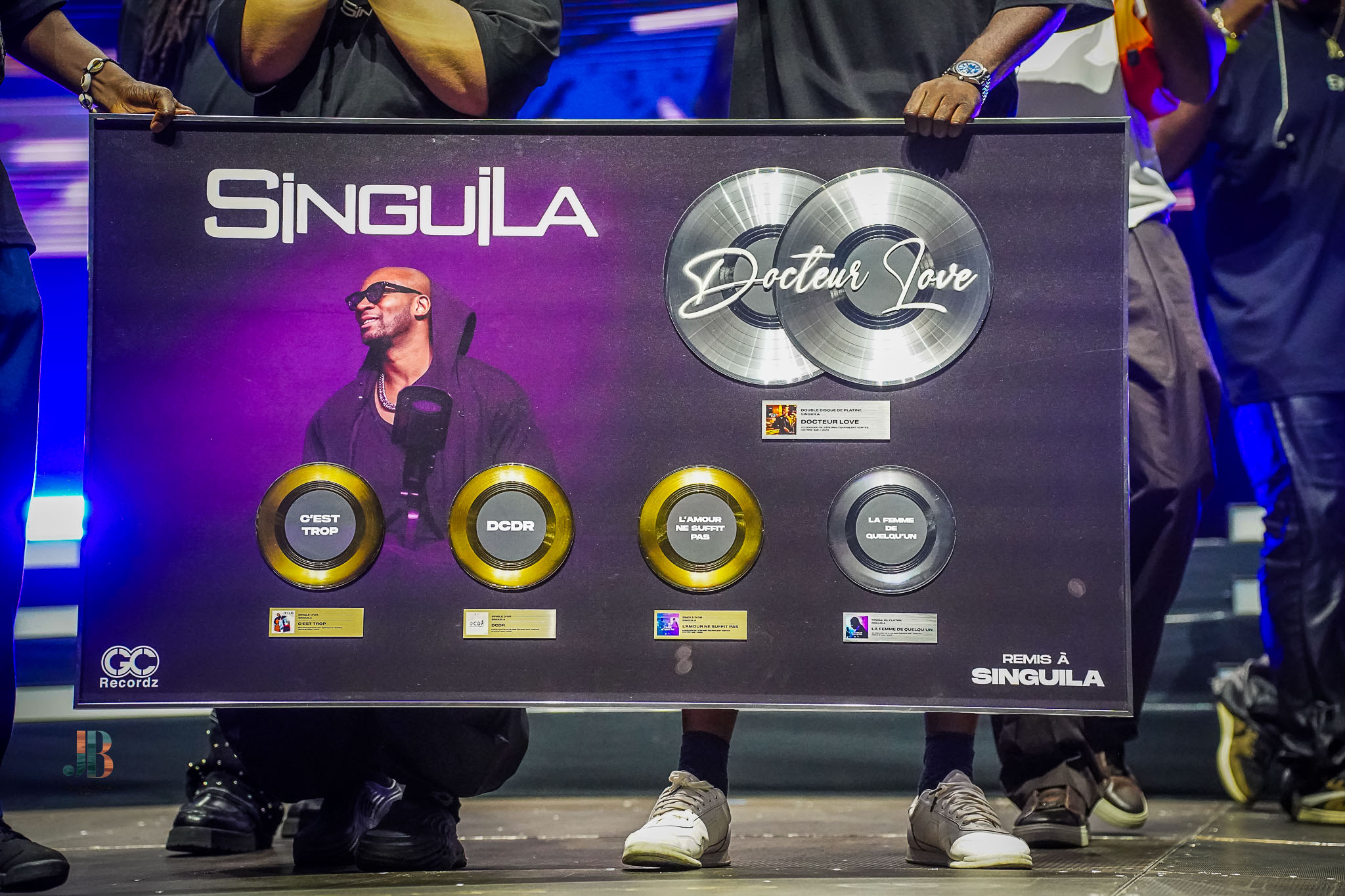Plaque de certification de Singuila photo Jeremy Bordes