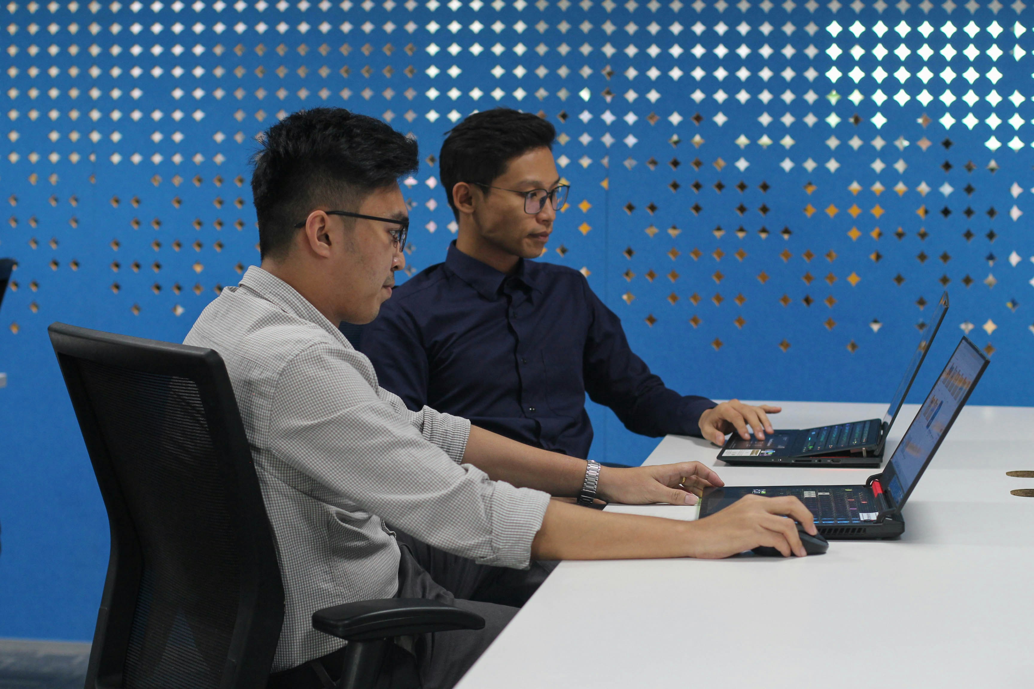 People considerign capital raising software