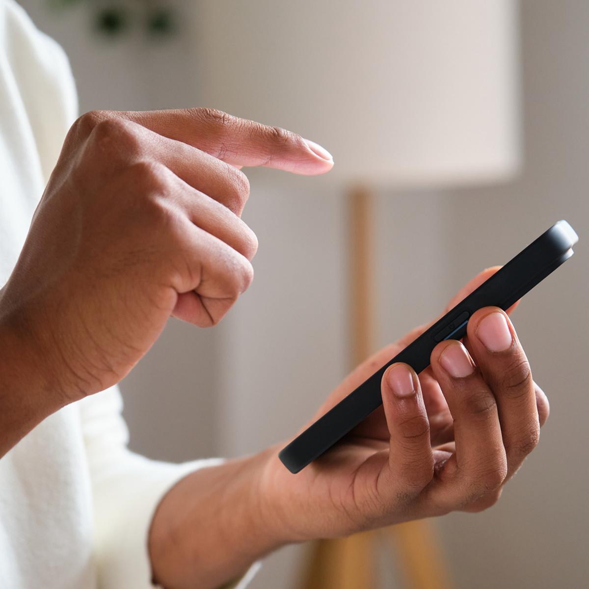 Person hanging up phone call