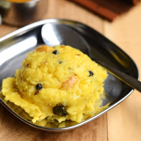 Porridge-like dish made with yellow moong lentil, with whole black pepper, cumin, green chilli, ginger and cashew nuts, and flavored with asafoetida and curry leaves.