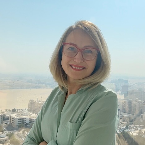 A portrait photo of Iwona Safi