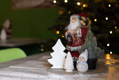kerst vergaderruimte tafel met kerstman