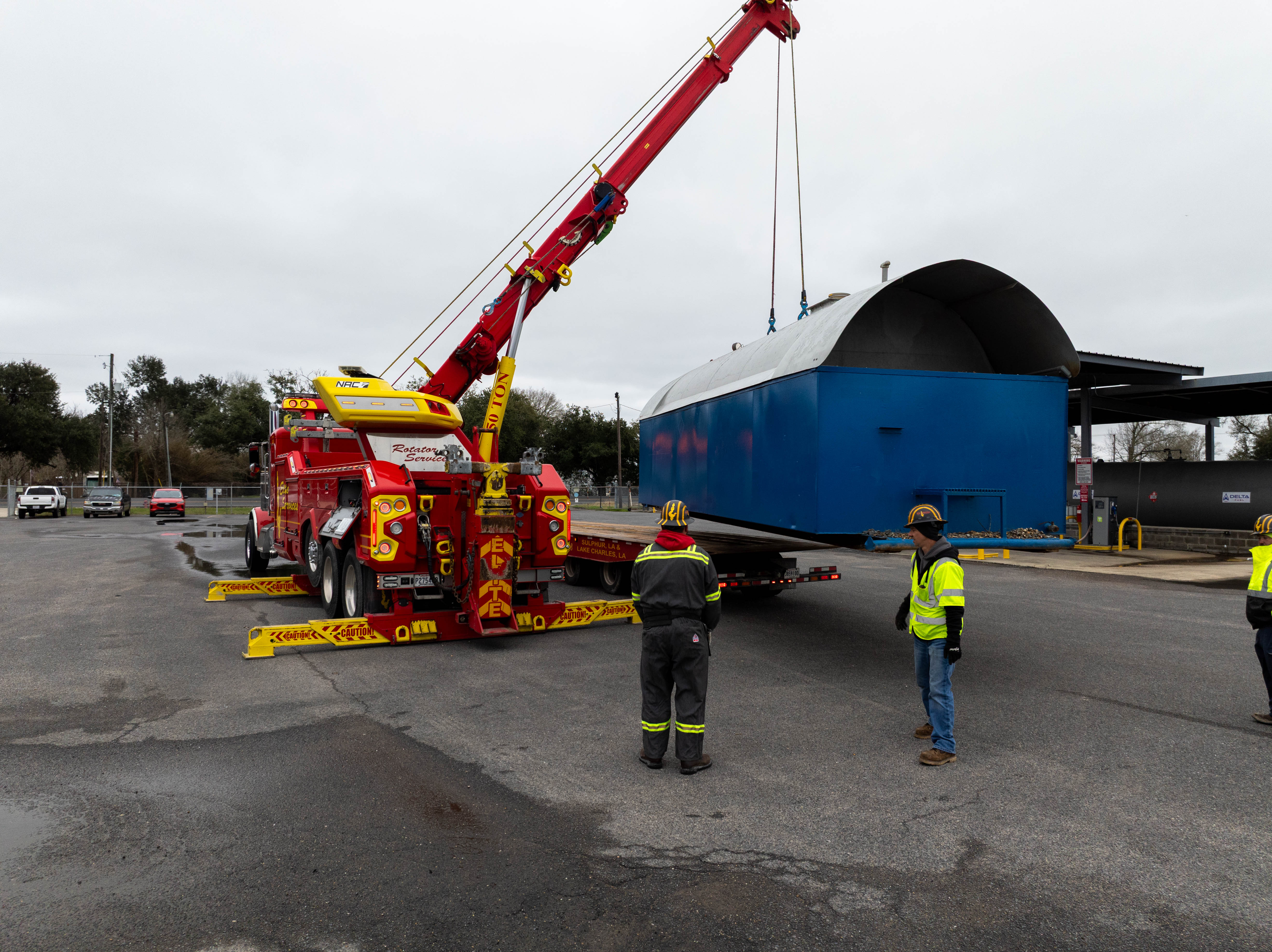 How Heavy Equipment Transportation Services Ensure Smooth Project Execution