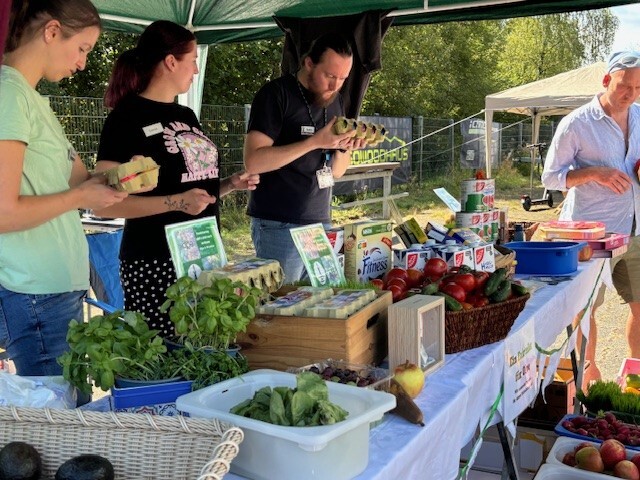 Bild vergrößern: Ausstellungsstand mit Gemüse