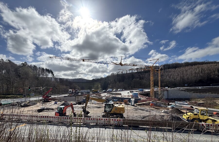 Bild vergrößern: Turbokreisel-Bau an der Ihnetalbrücke