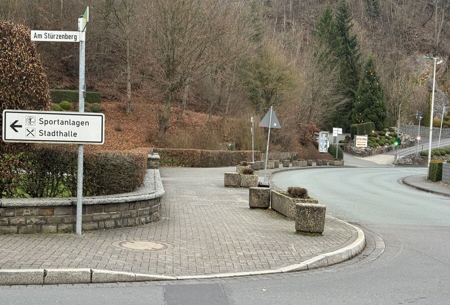 Bild vergrößern: Blick auf eine Straßeneinmündung
