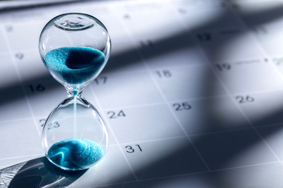 Bild vergrößern: Sanduhr auf einem Kalender