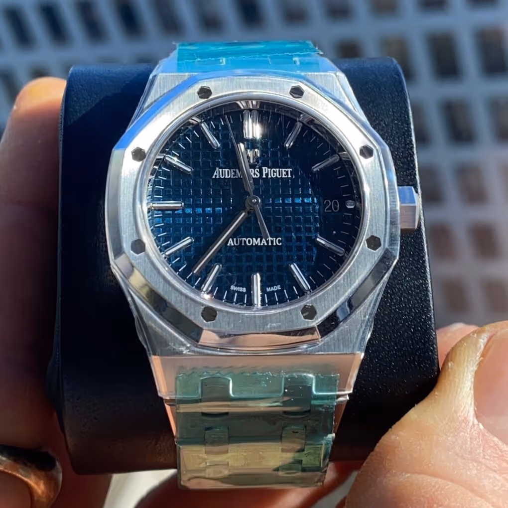 Audemars Piguet - Royal Oak - 15400ST