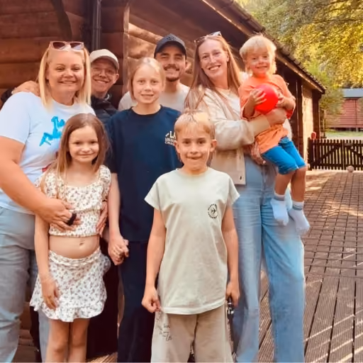 Maws family outside George Lodge