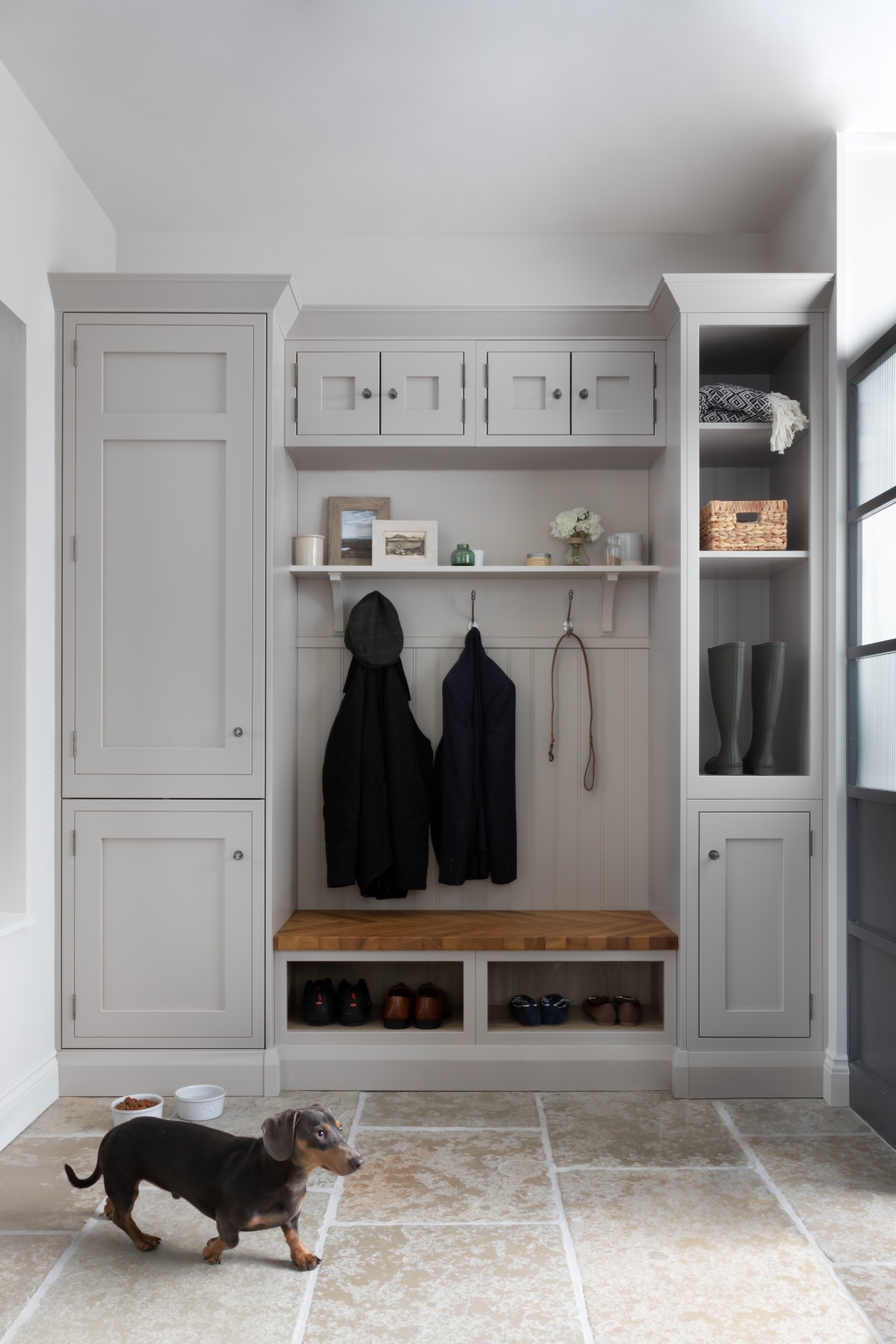 1909 - Shaker - Boot Room