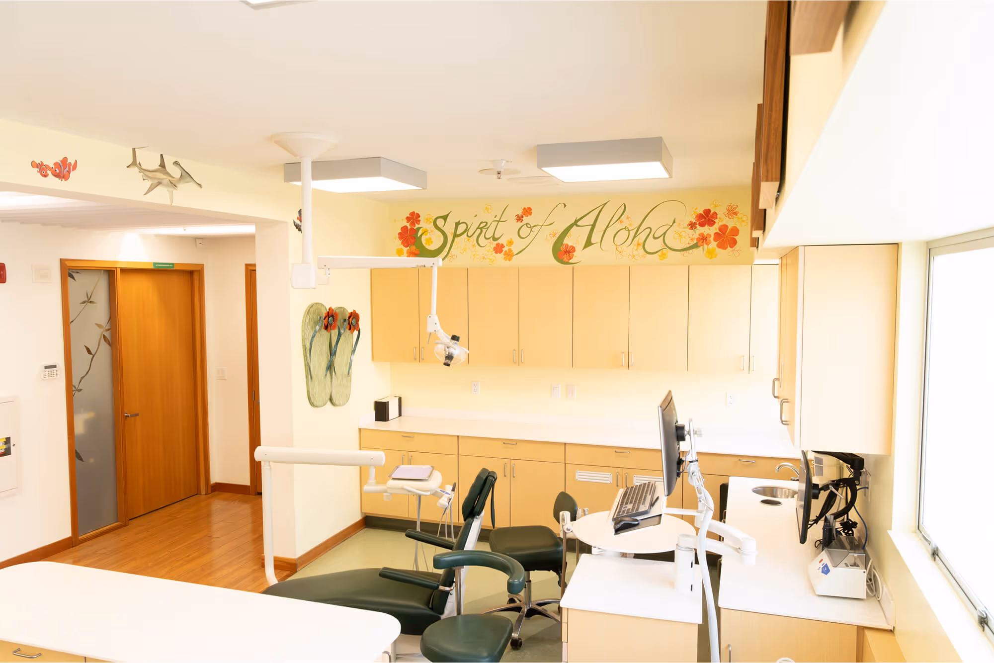 A dentist's office with chairs and a desk.