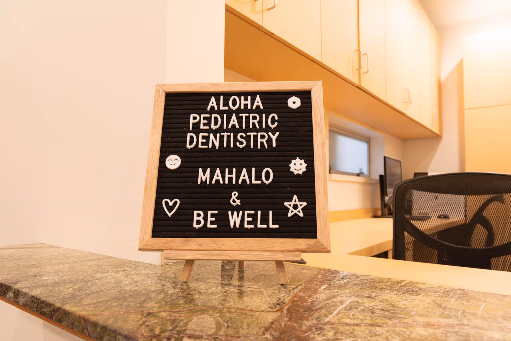 A sign that says aloha pediatric dentistry mahlo and be well.