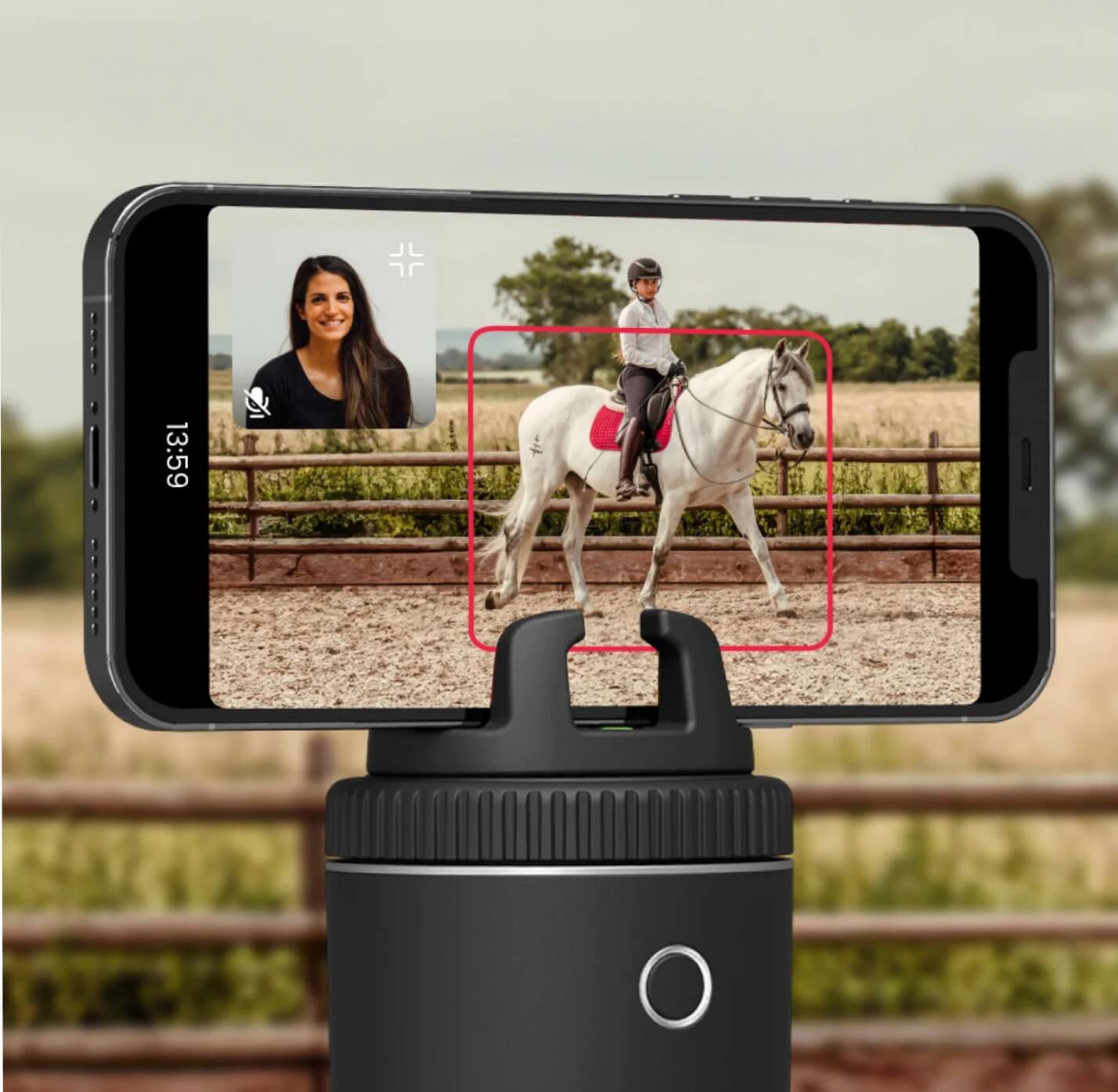 Le système de suivi Pivo qui suit une jeune personne sur son cheval