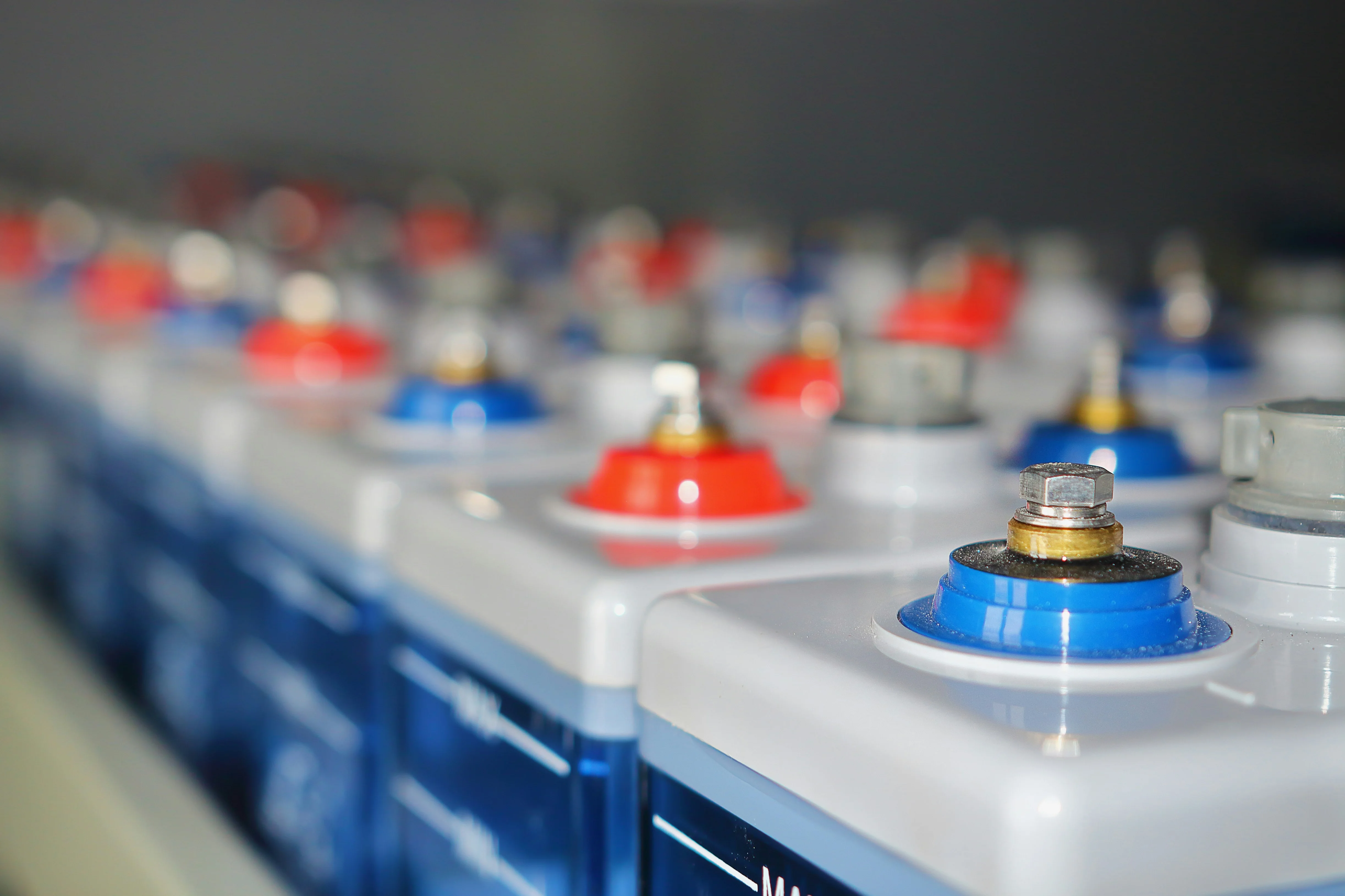 Specialized modular dry rooms for lithium-ion battery manufacturing and R&D. Achieve ultra-low dew points with our turnkey modular solutions. Request a quote.