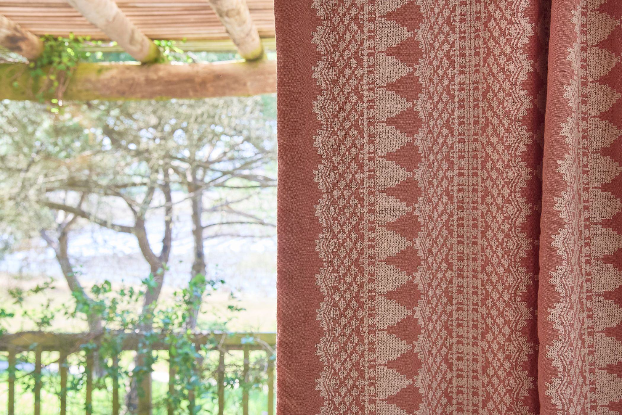 Área comum elegante em um resort Relais & Châteaux em Melides, Alentejo, perto do oceano