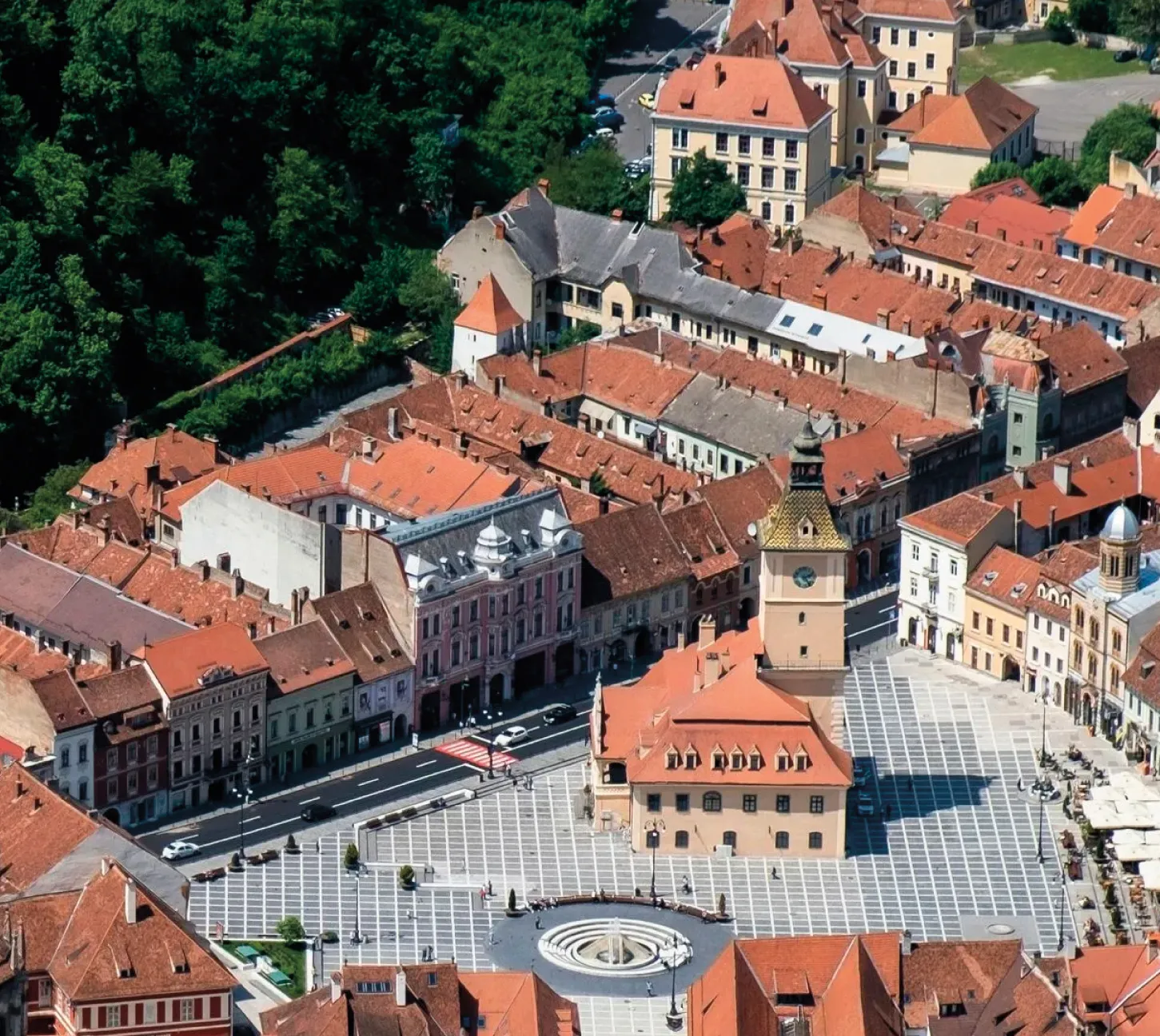 Piața Sfatului și Casa Sfatului din Brașov, văzute de sus